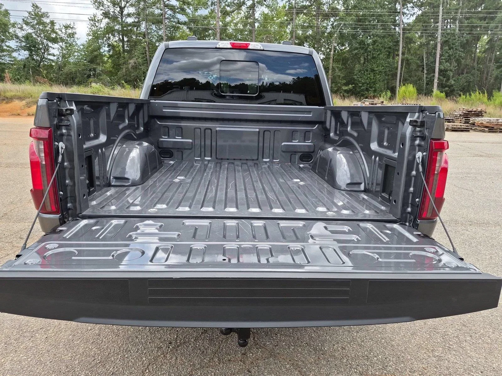 Used 2026 Carbonized Gray Metallic Ford XLT image 33