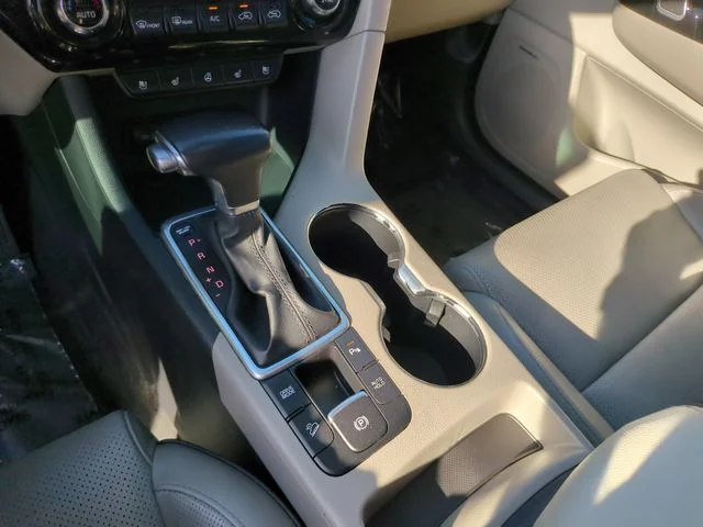 Used 2020 White Kia EX image 27