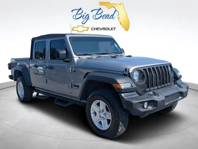 Used 2020 Silver Jeep Sport image 1