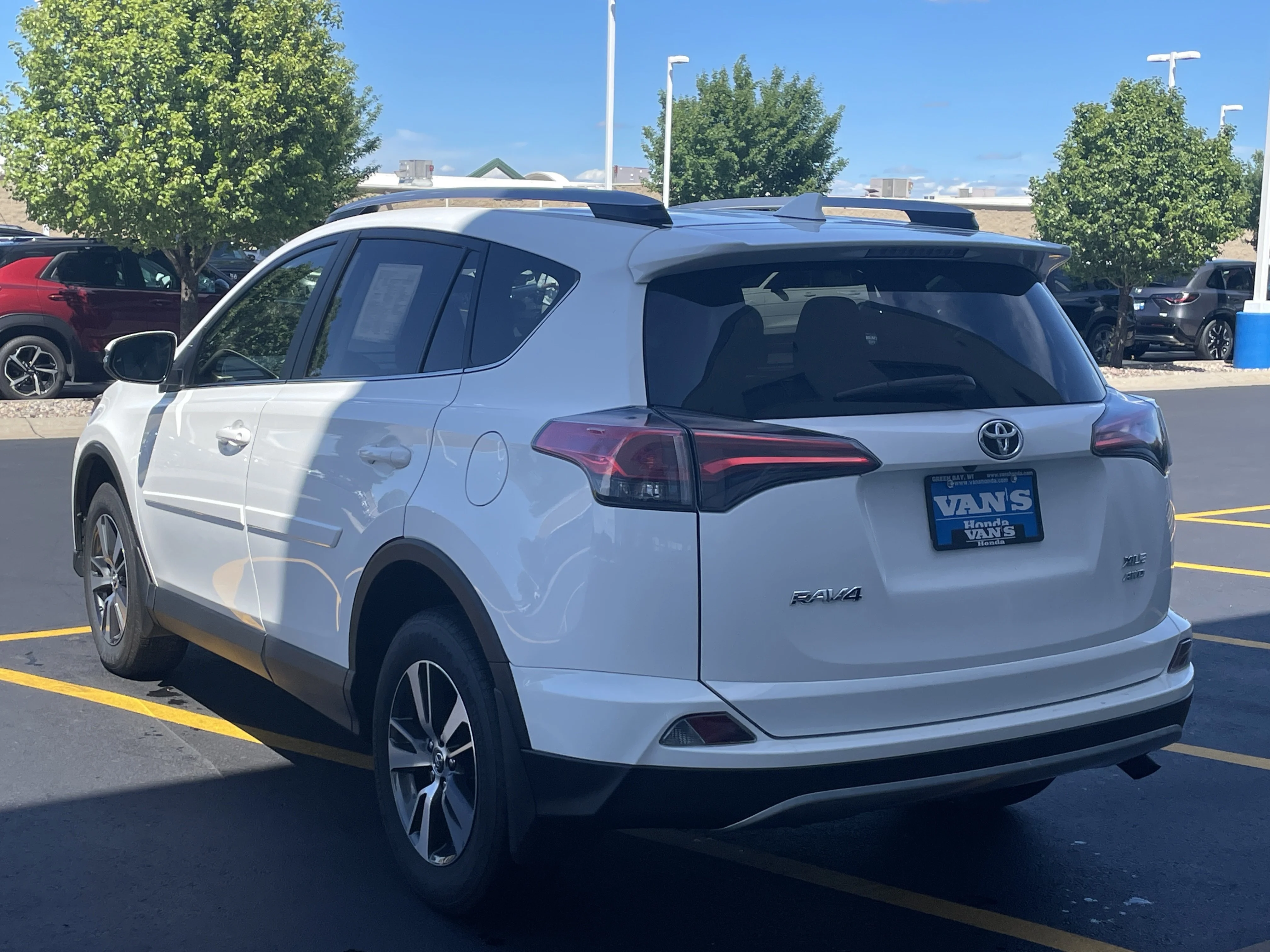 Used 2017 Super White Toyota XLE image 11