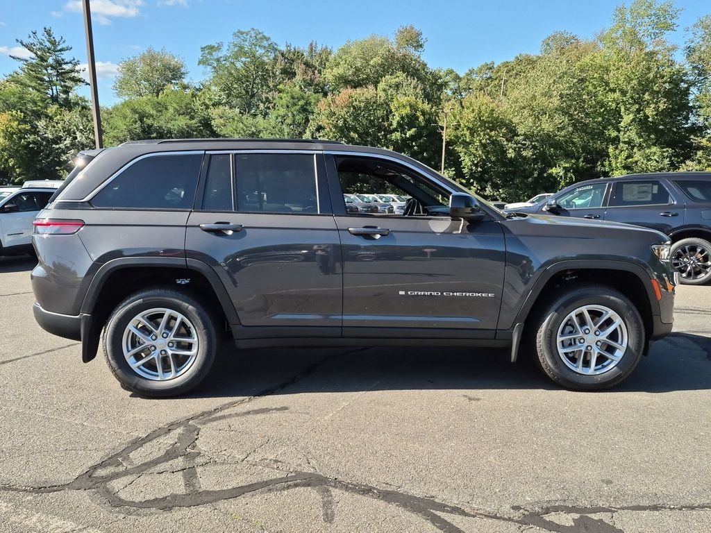 New 2026 Baltic Gray Metallic Clear-Coat Exterior Paint Jeep Laredo image 3