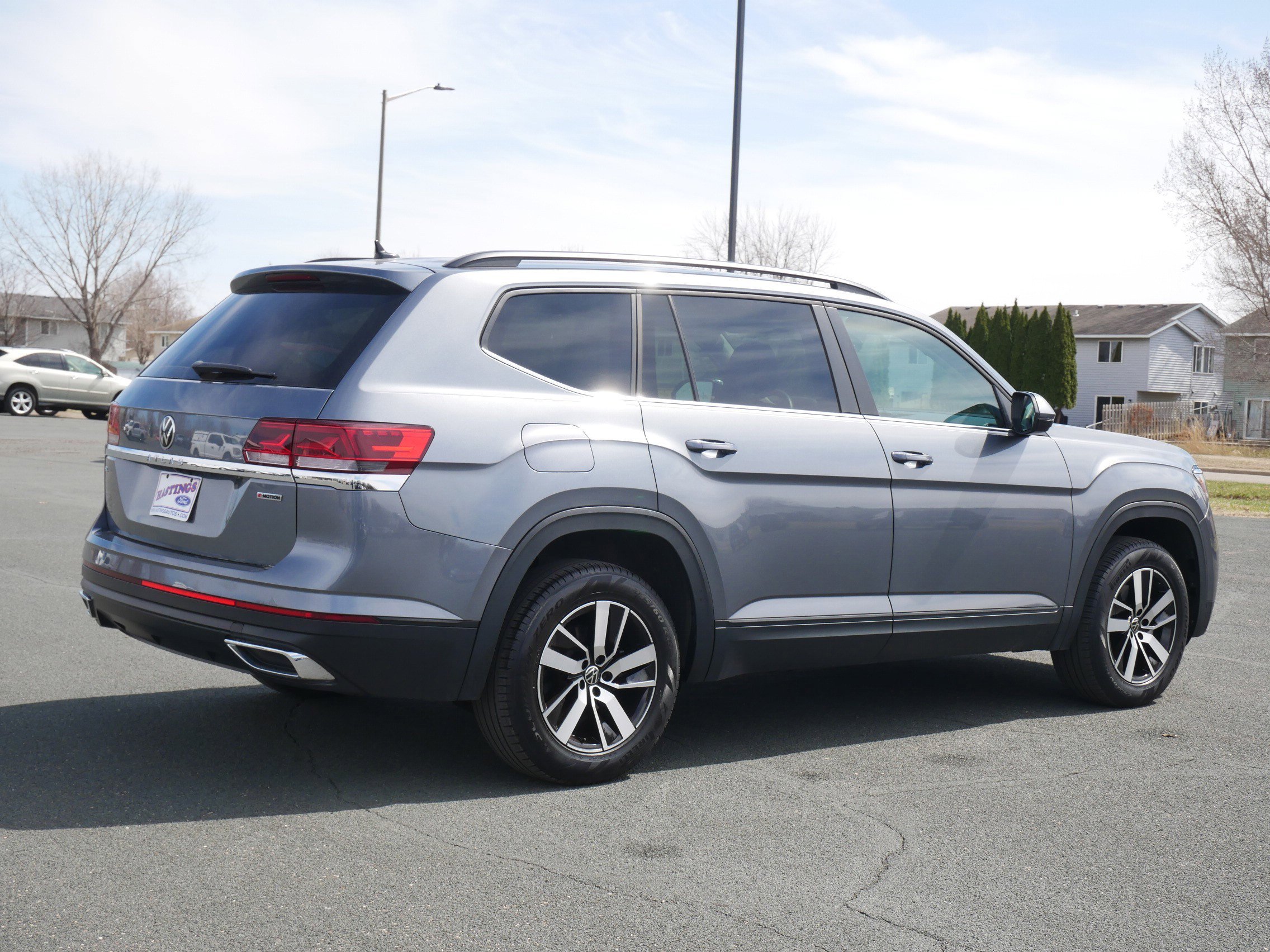 Used 2022 Platinum Gray Metallic Volkswagen 2.0T SE image 5