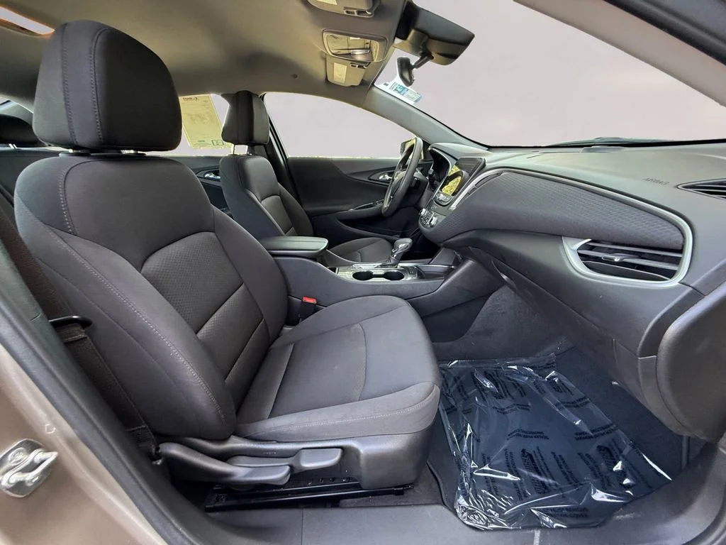 Used 2025 Gray Chevrolet LT image 17