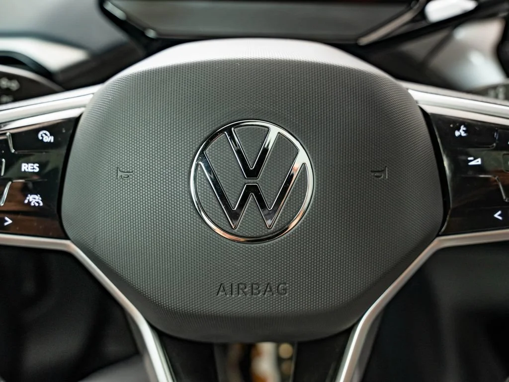 Used 2023 Opal White Volkswagen Pro S image 28