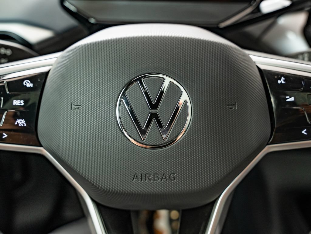 Used 2023 Opal White Volkswagen Pro S image 28