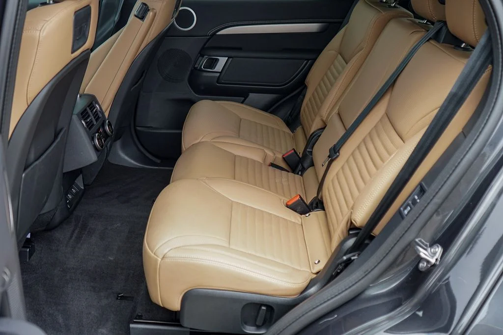 Used 2025 Black Land Rover Dynamic SE image 27