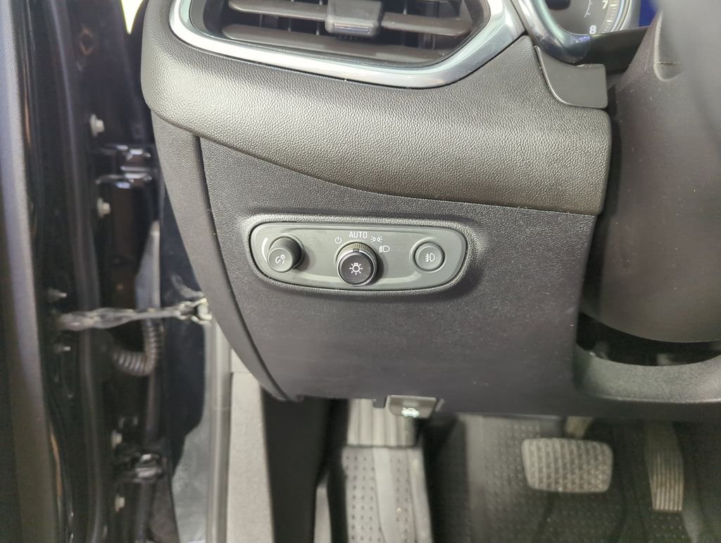 Used 2019 Black Chevrolet Premier image 20