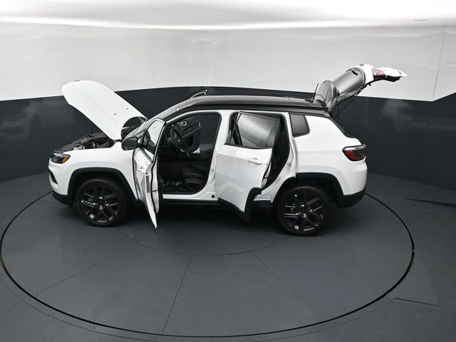 New 2026 Bright White Clear-Coat Exterior Paint Jeep Limited image 27