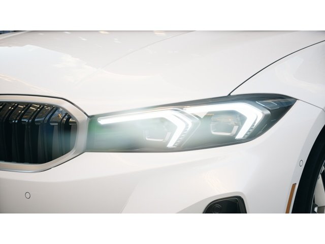 New 2026 Mineral White Metallic BMW 330i xDrive image 6