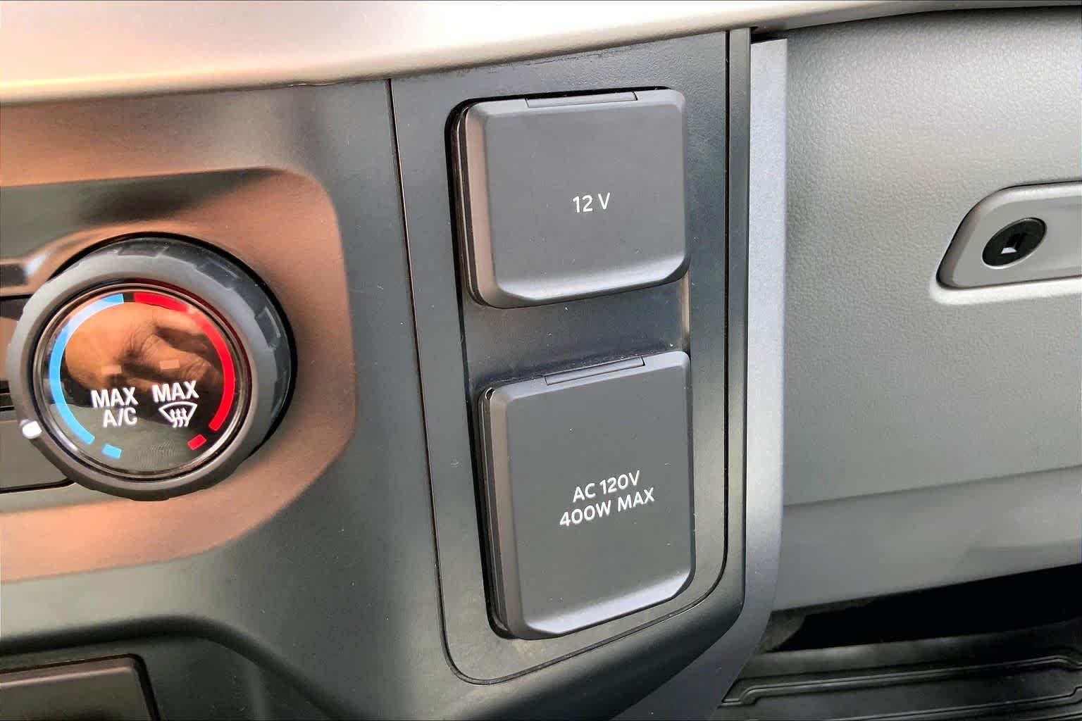 Used 2022 Oxford White Ford XLT image 34
