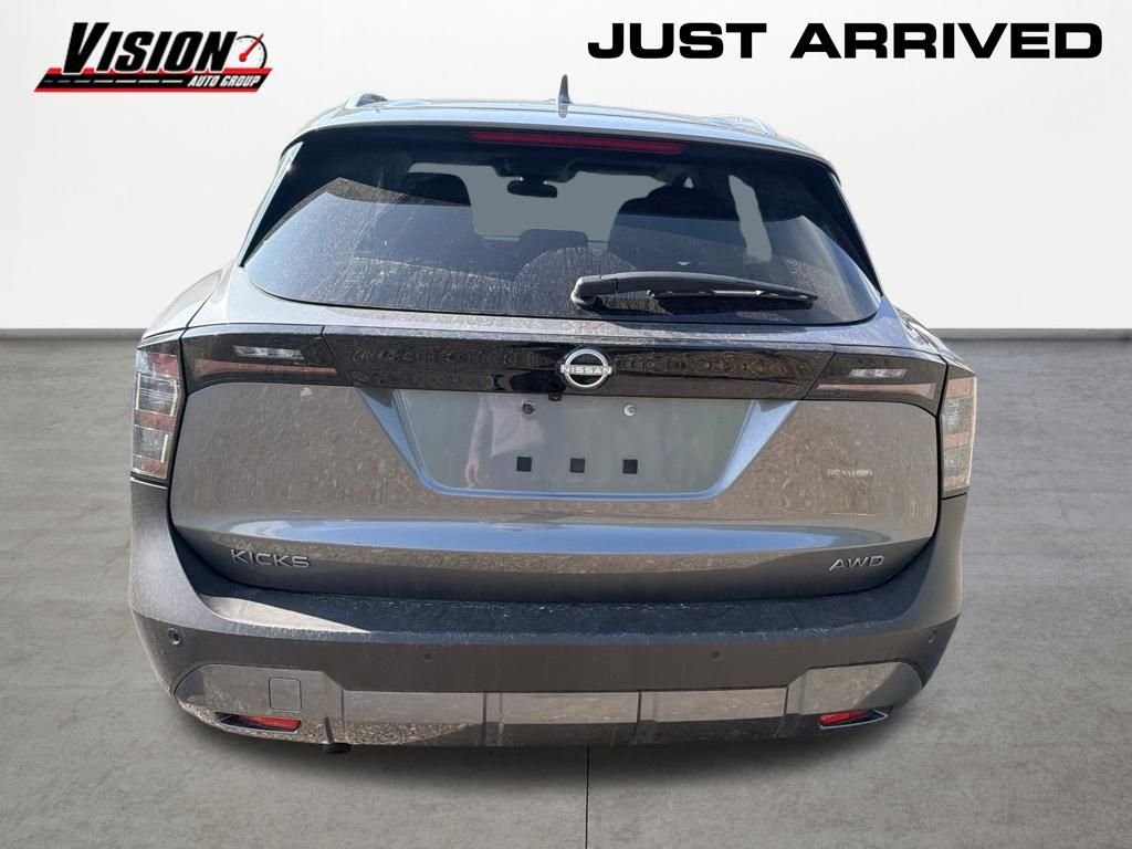 Used 2025 Gray Nissan SV image 5