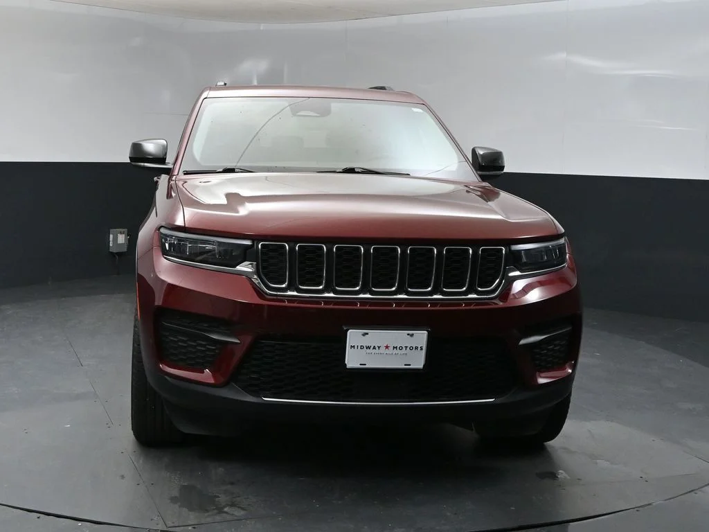 Used 2024 Red Jeep Laredo image 7