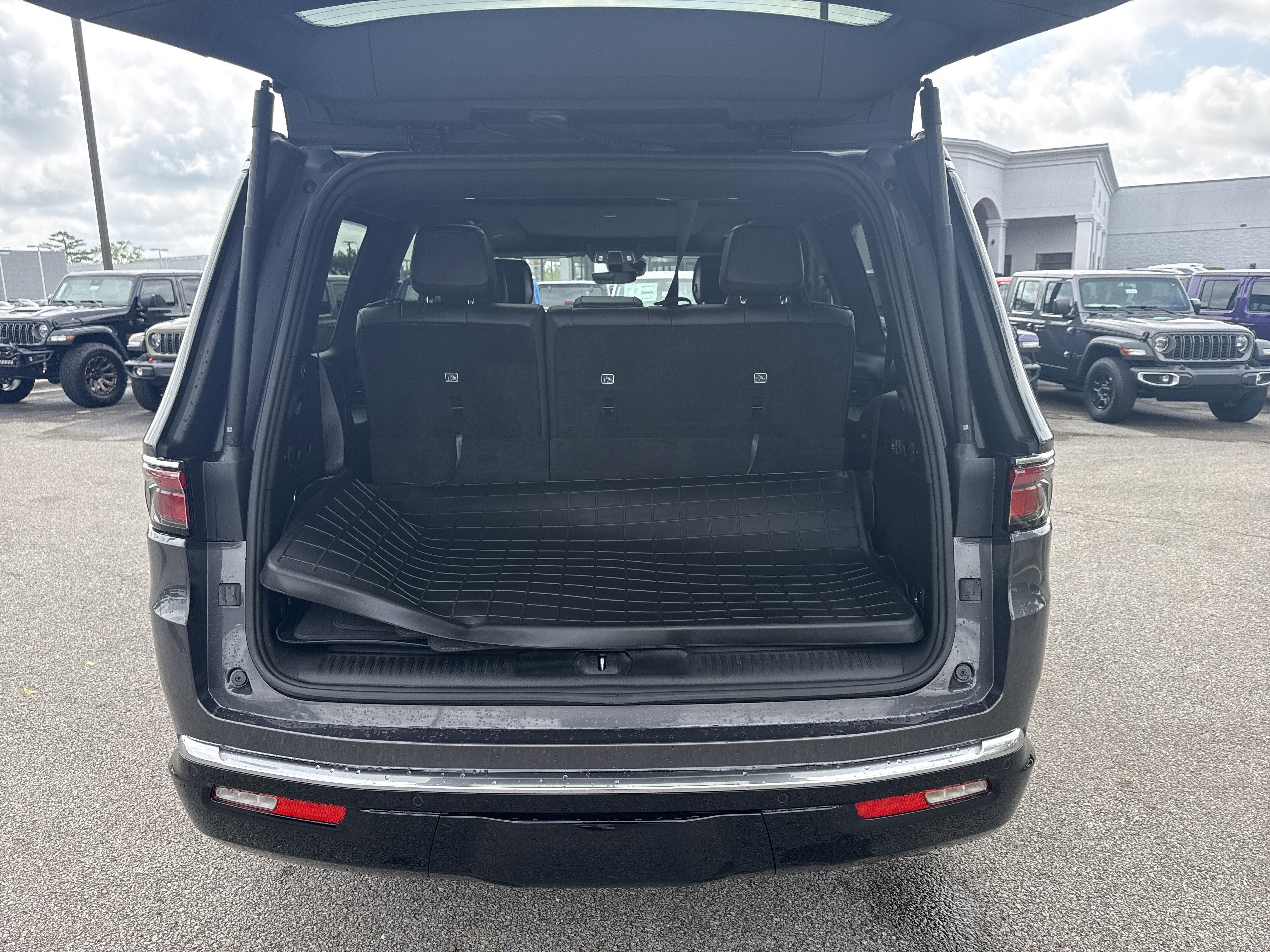 Used 2022 Baltic Gray Metallic Clearcoat Jeep Series II image 20