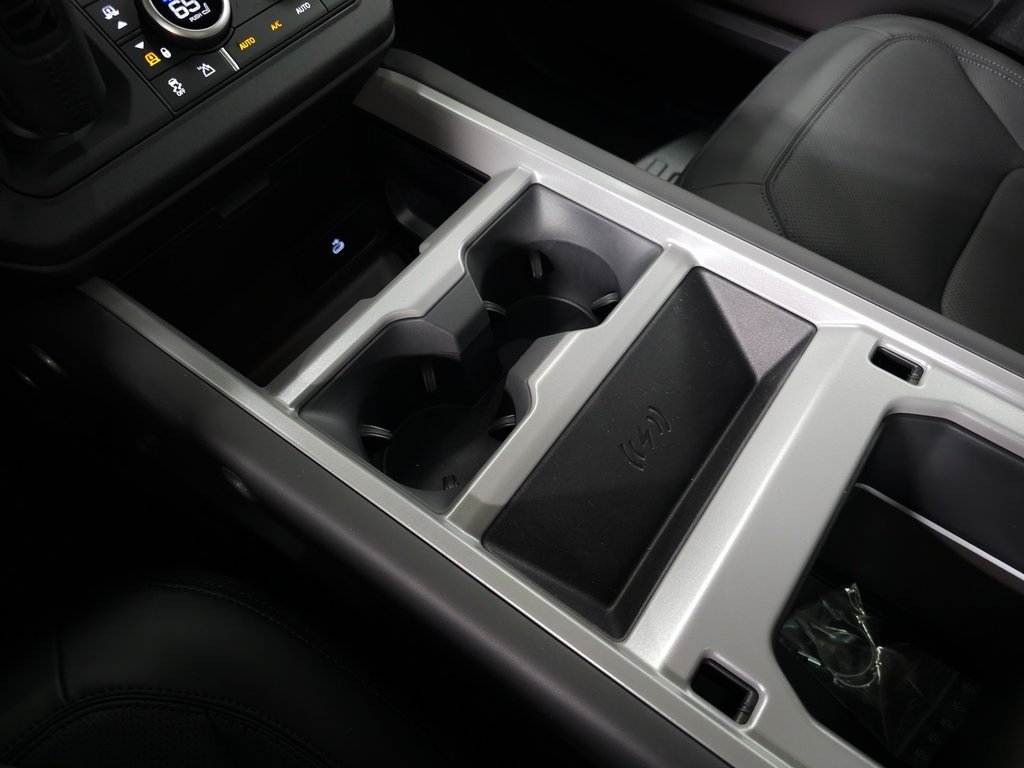 2025 LAND ROVER DEFENDER - Image 33