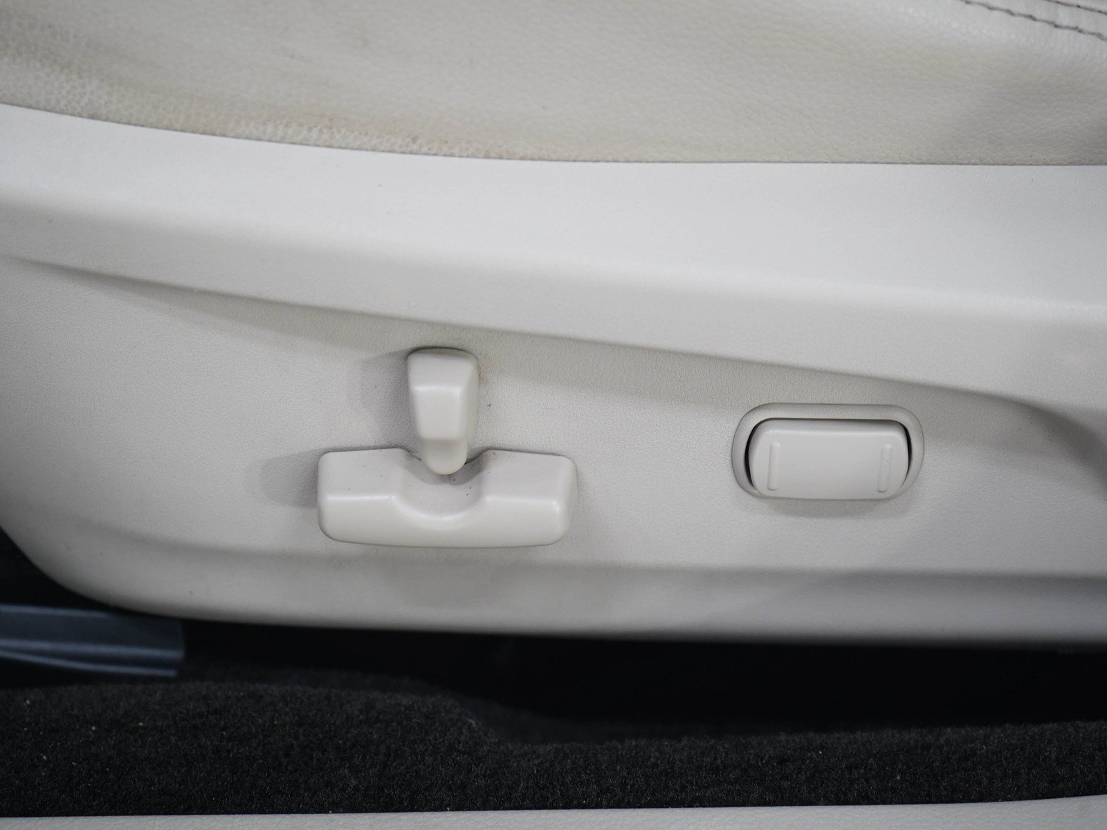 Used 2014 Satin White Pearl Subaru 2.5i image 22