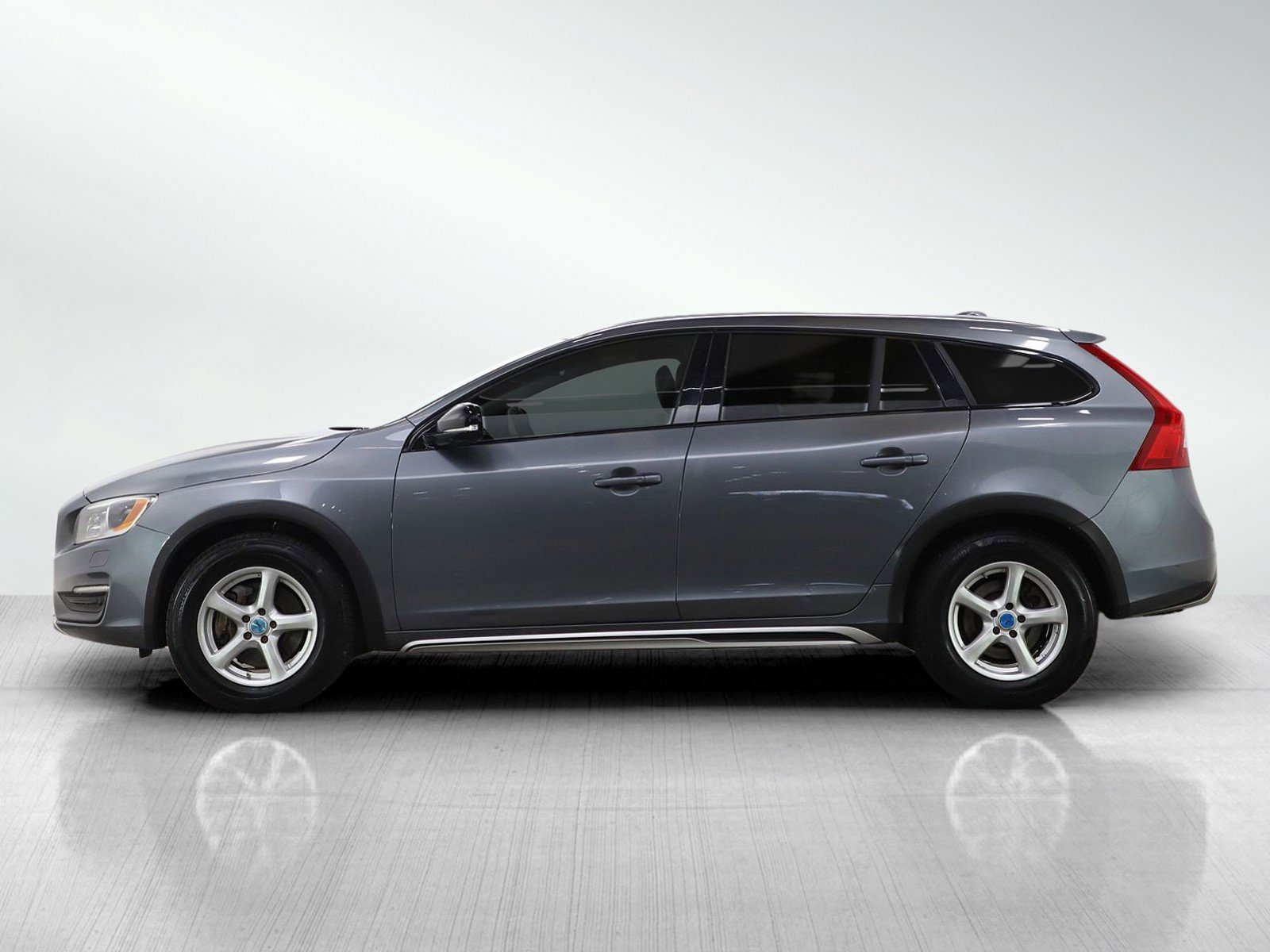 Used 2016 Volvo V60 Platinum with VIN YV4612HM6G1006476 for sale in Burnsville, Minnesota