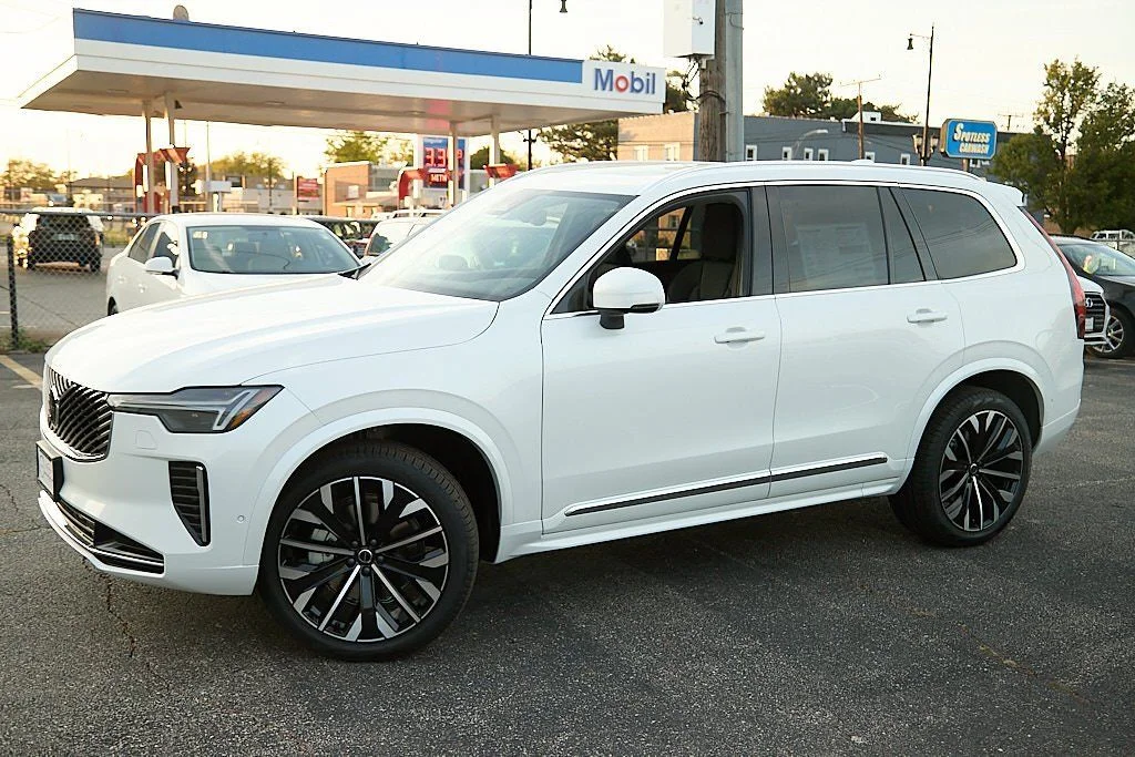 New 2026 Crystal White Volvo Plus image 3