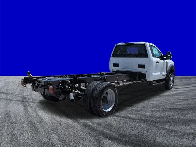 New 2026 Oxford White Ford F-550® XL image 4
