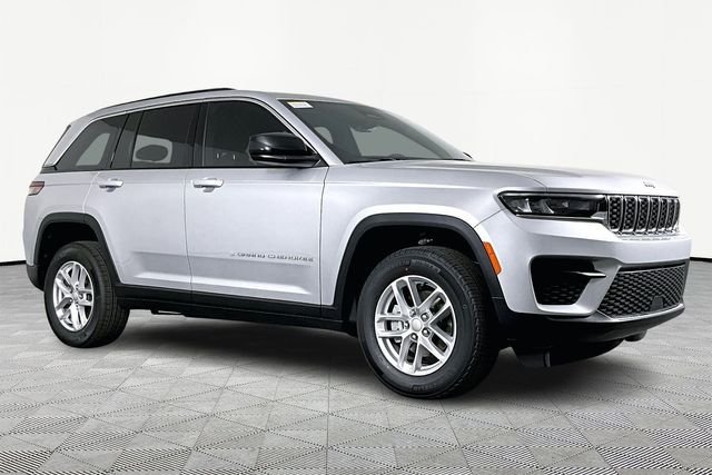 New 2026 Silver Zynith Jeep Laredo X image 3