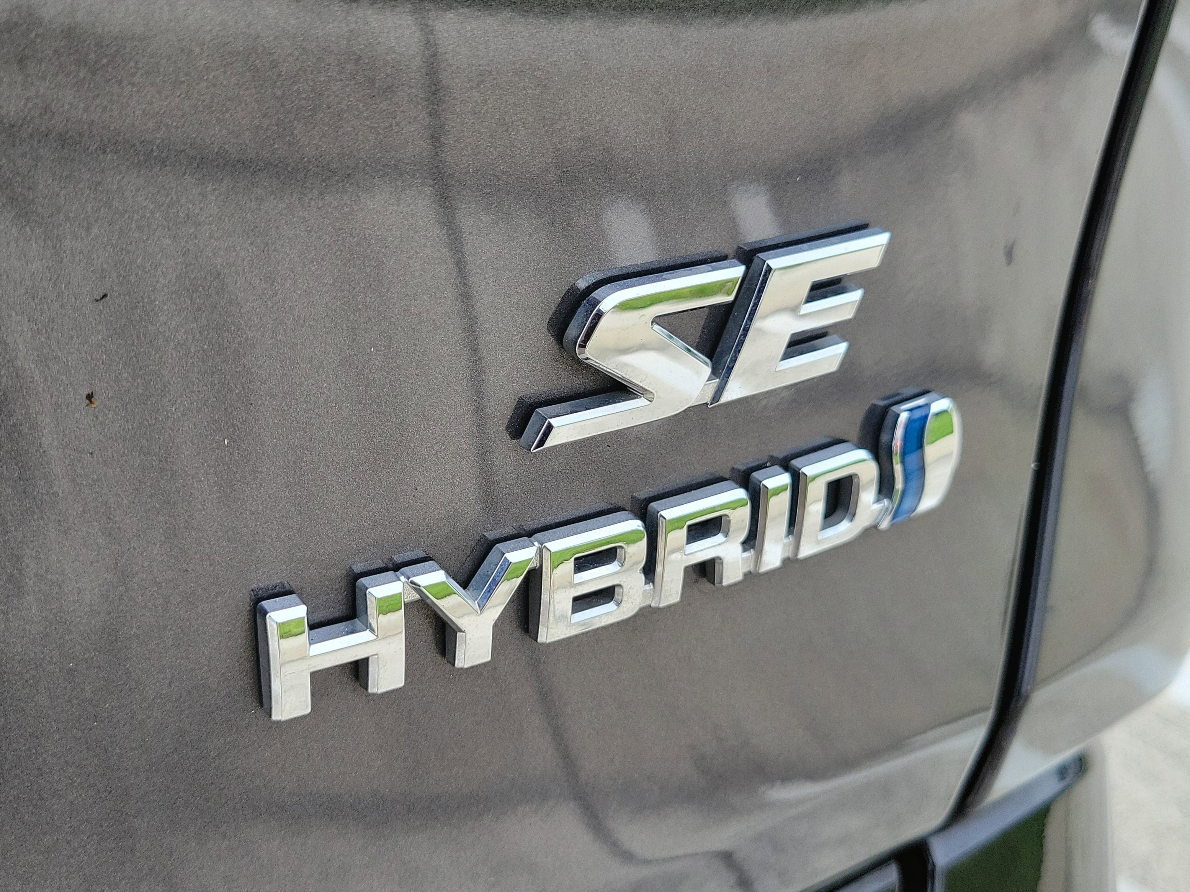 Used 2024 Magnetic Gray Metallic Toyota SE image 9