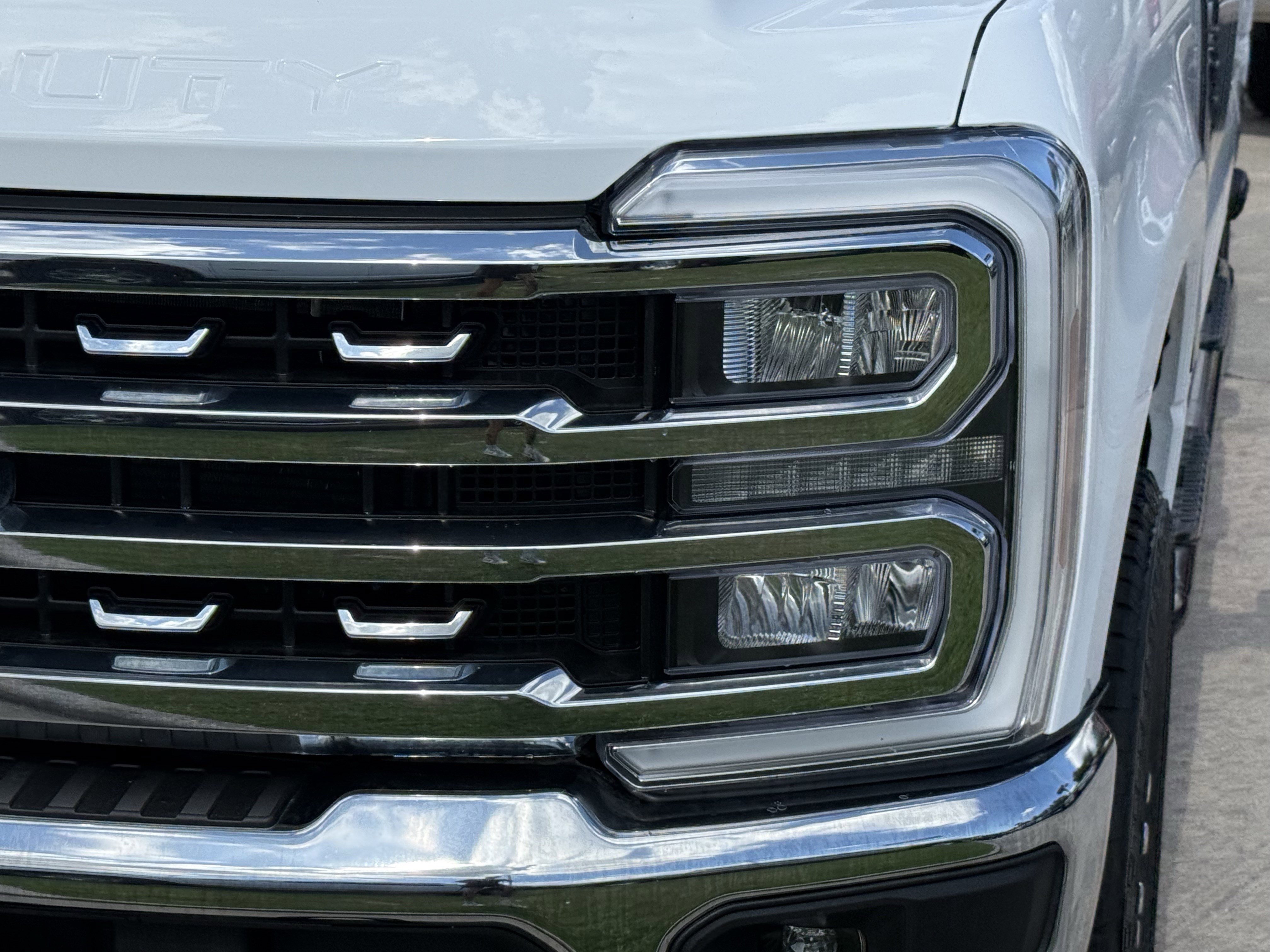 Used 2024 Oxford White Ford LARIAT image 10