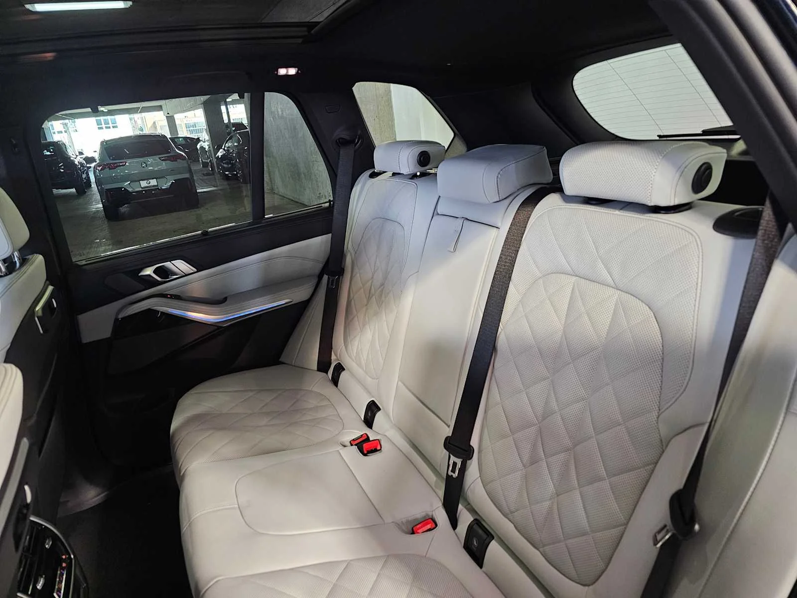 New 2026 Carbon Black Metallic BMW xDrive50e image 35