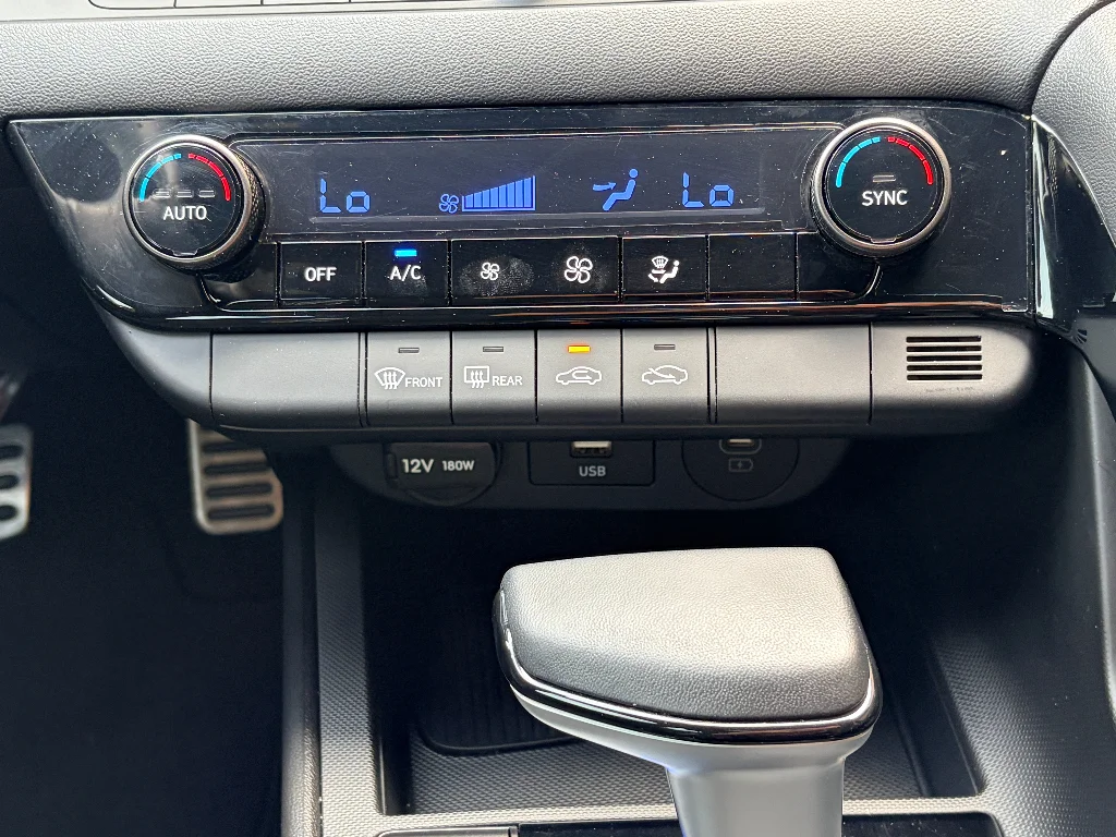 Used 2025 Serenity White Hyundai SEL Sport image 17