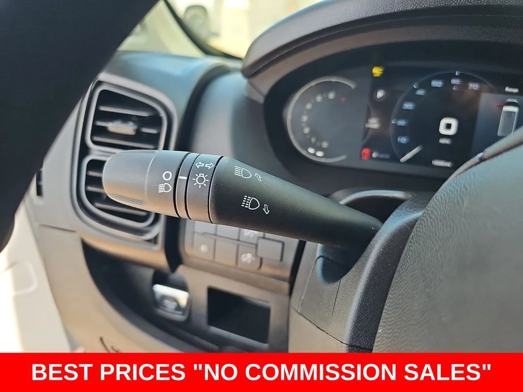 Used 2025 White Ram Base image 25