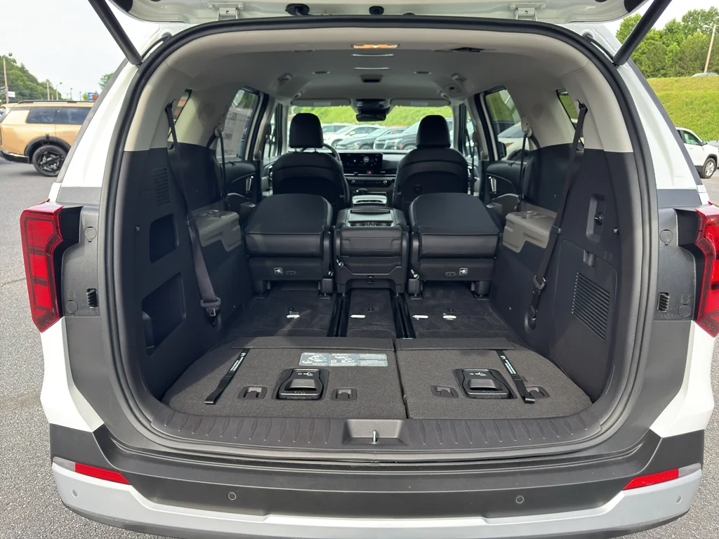 New 2026 Snow White Pearl Kia EX image 17