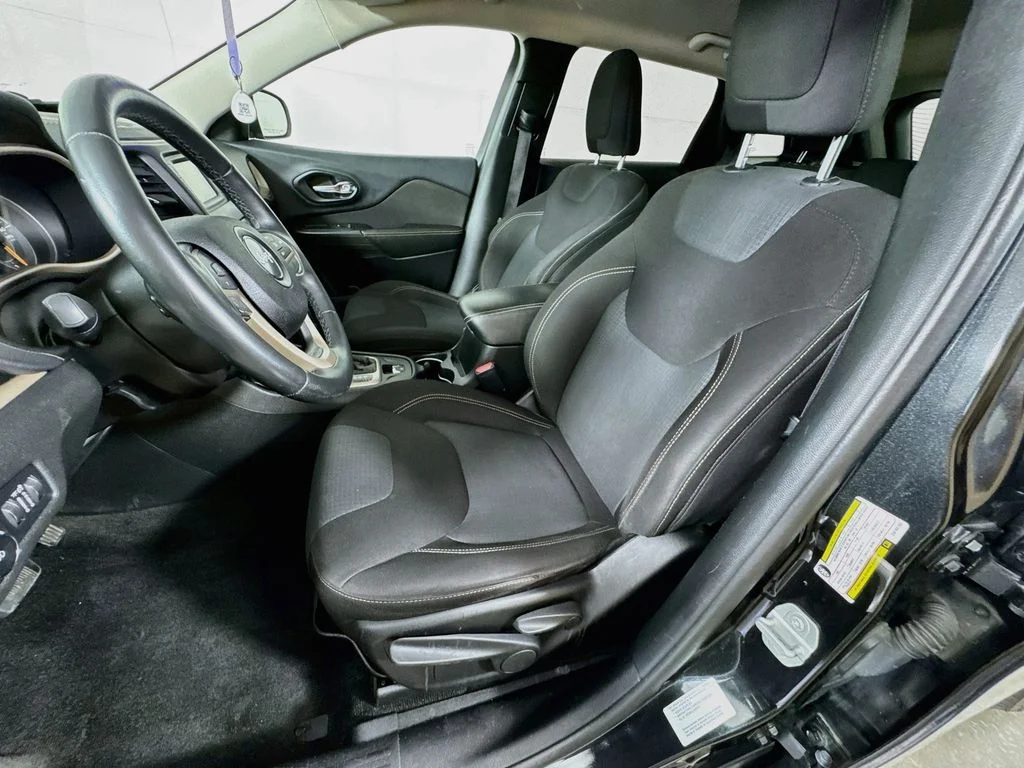 Used 2016 Black Jeep Latitude image 24