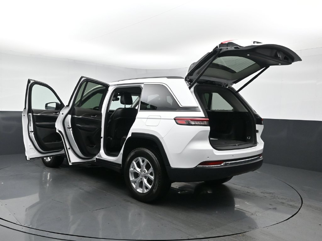 Used 2023 White Jeep Limited image 29