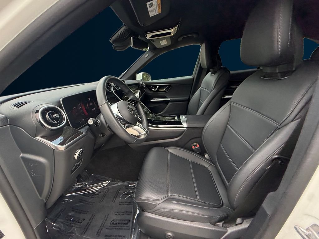 Used 2025  Mercedes-Benz GLC 300 image 10