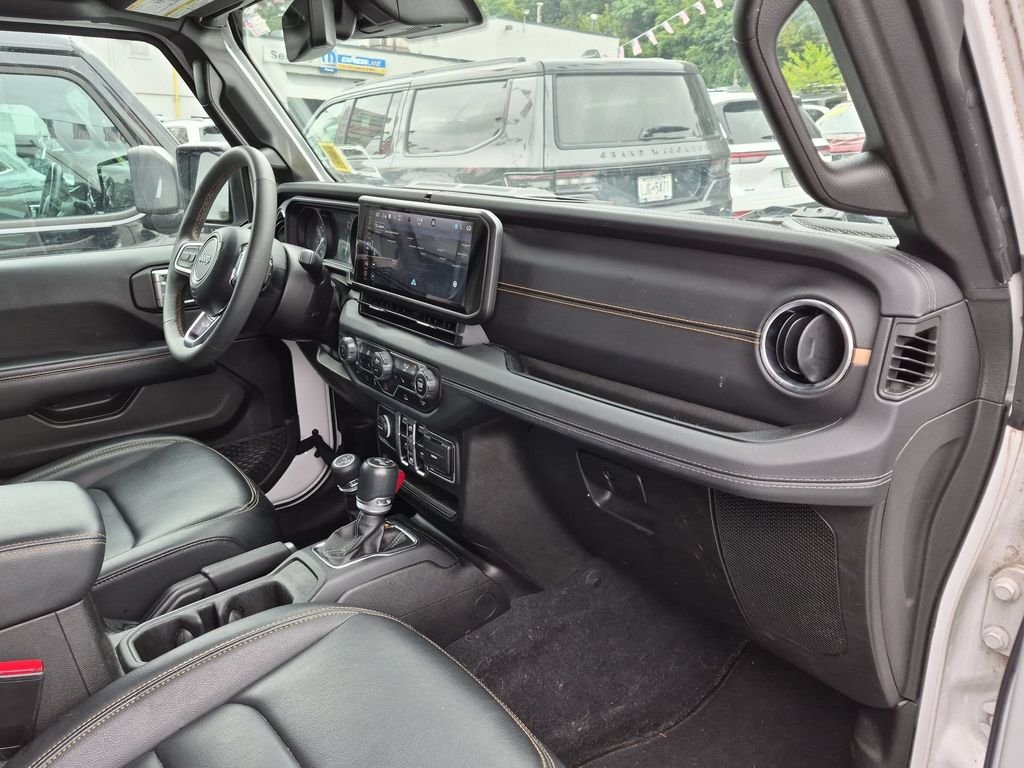 Used 2024 White Jeep Sahara 4xe image 22
