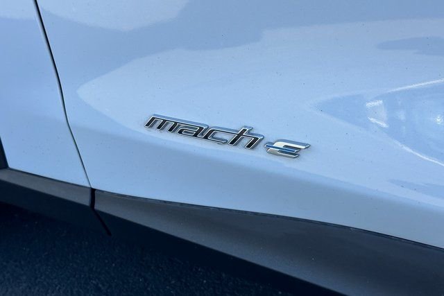 Used 2023 Space Gray Ford Select image 9