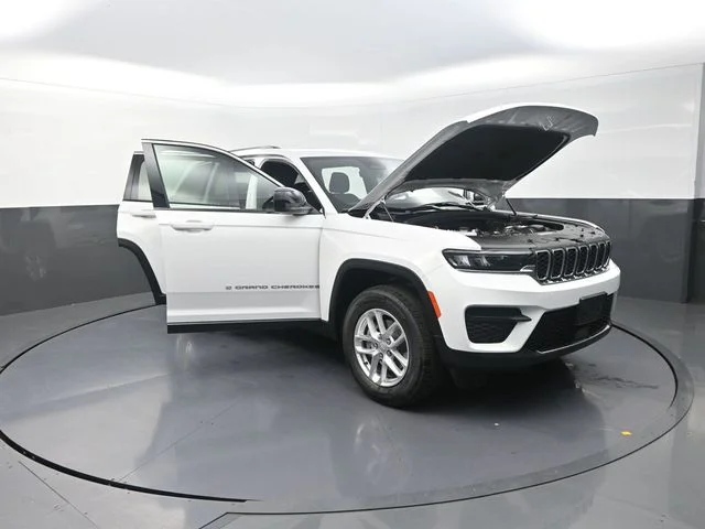 New 2026 Bright White Clearcoat Jeep Laredo X image 31