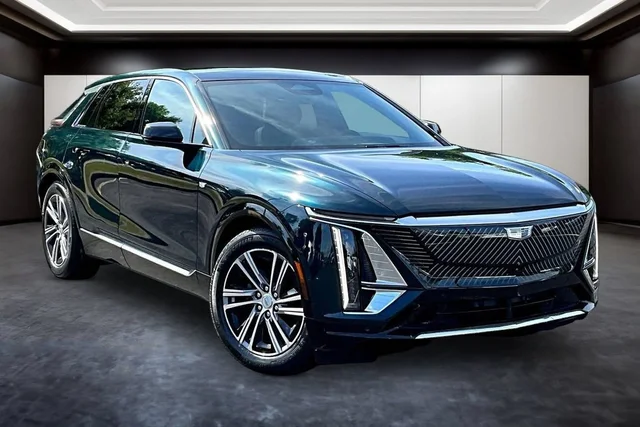 2024 Cadillac LYRIQ Luxury 2