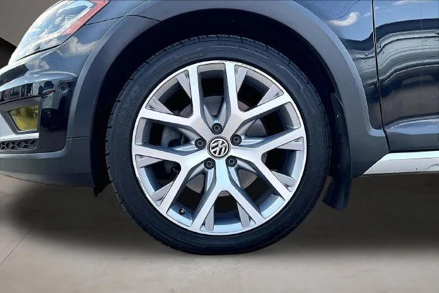 Used 2018 Black Volkswagen TSI SEL image 32