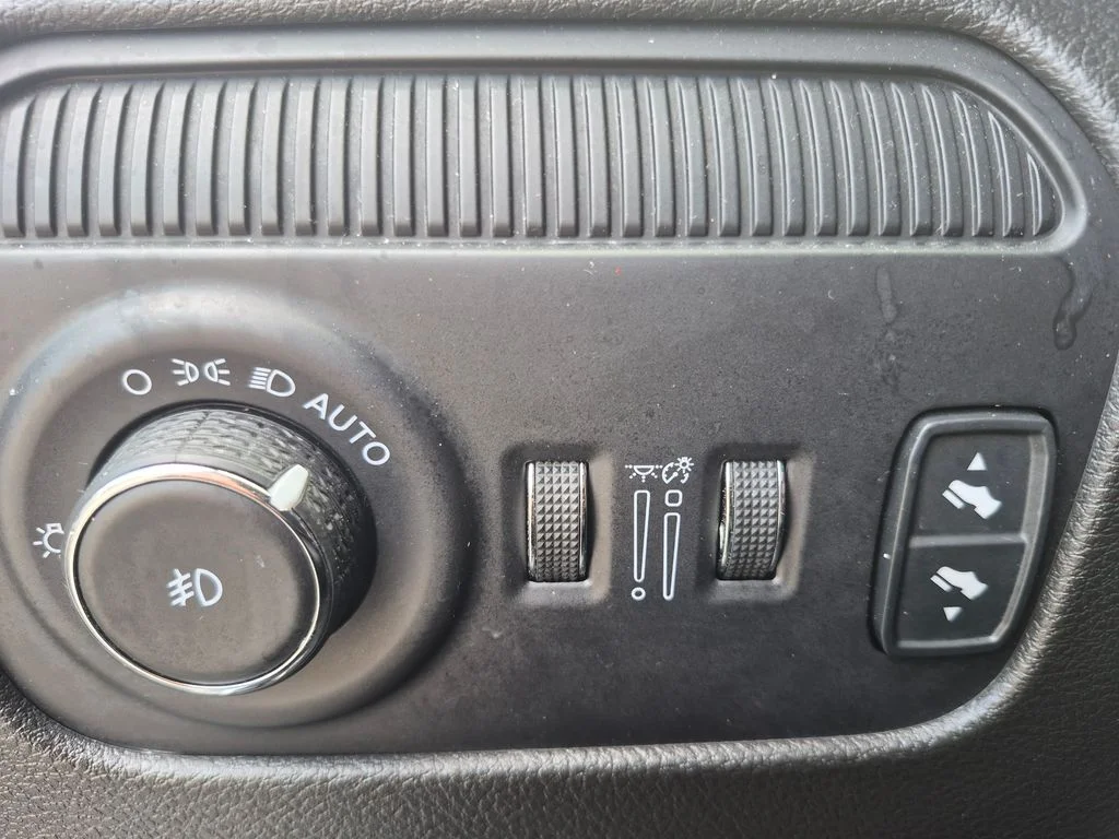 Used 2024 White Jeep Series II image 14