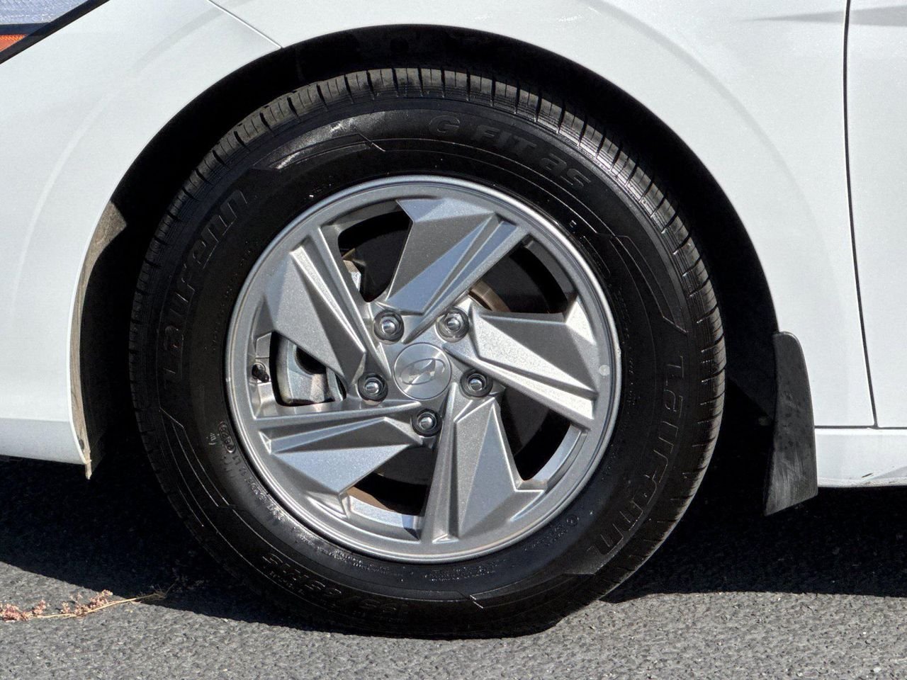 New 2026 White Hyundai SE image 22