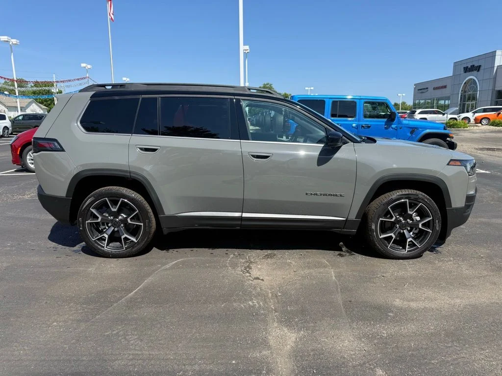 New 2026 Sting-Gray Clear-Coat Exterior Paint Jeep Overland image 2