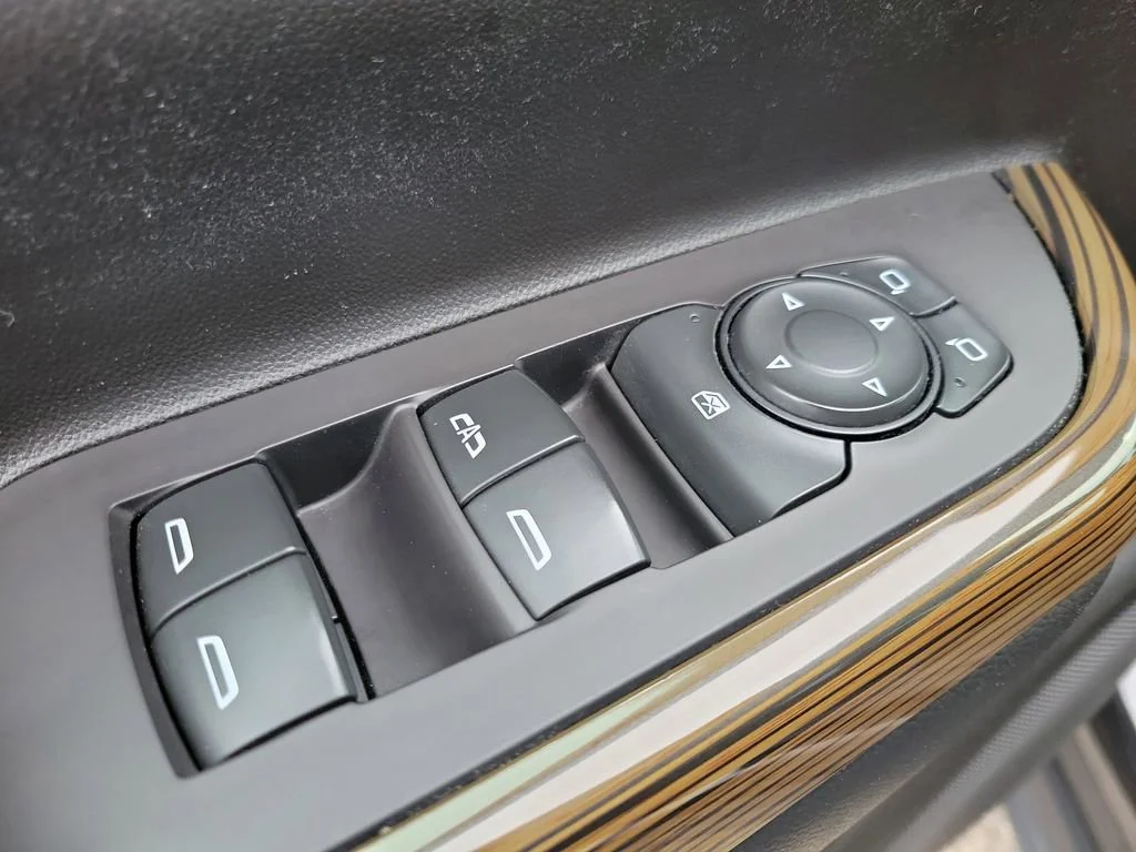 Used 2020 Carbon Black Metallic GMC SLE image 19