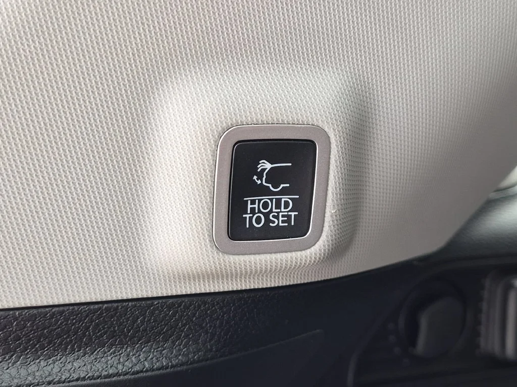 Used 2023 Gray Jeep Limited image 8