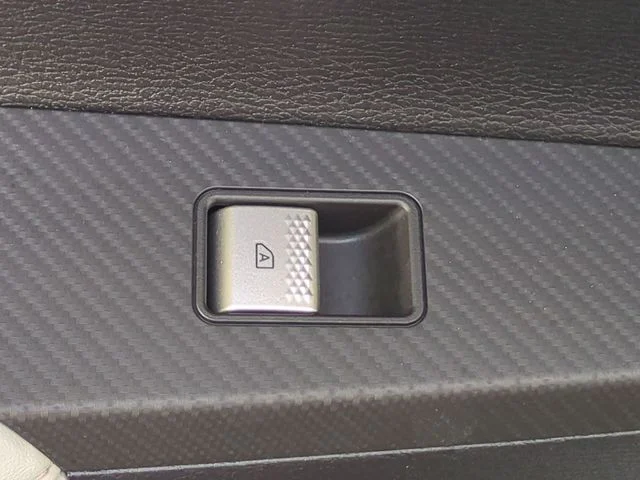 Used 2025 White Mitsubishi SEL image 31