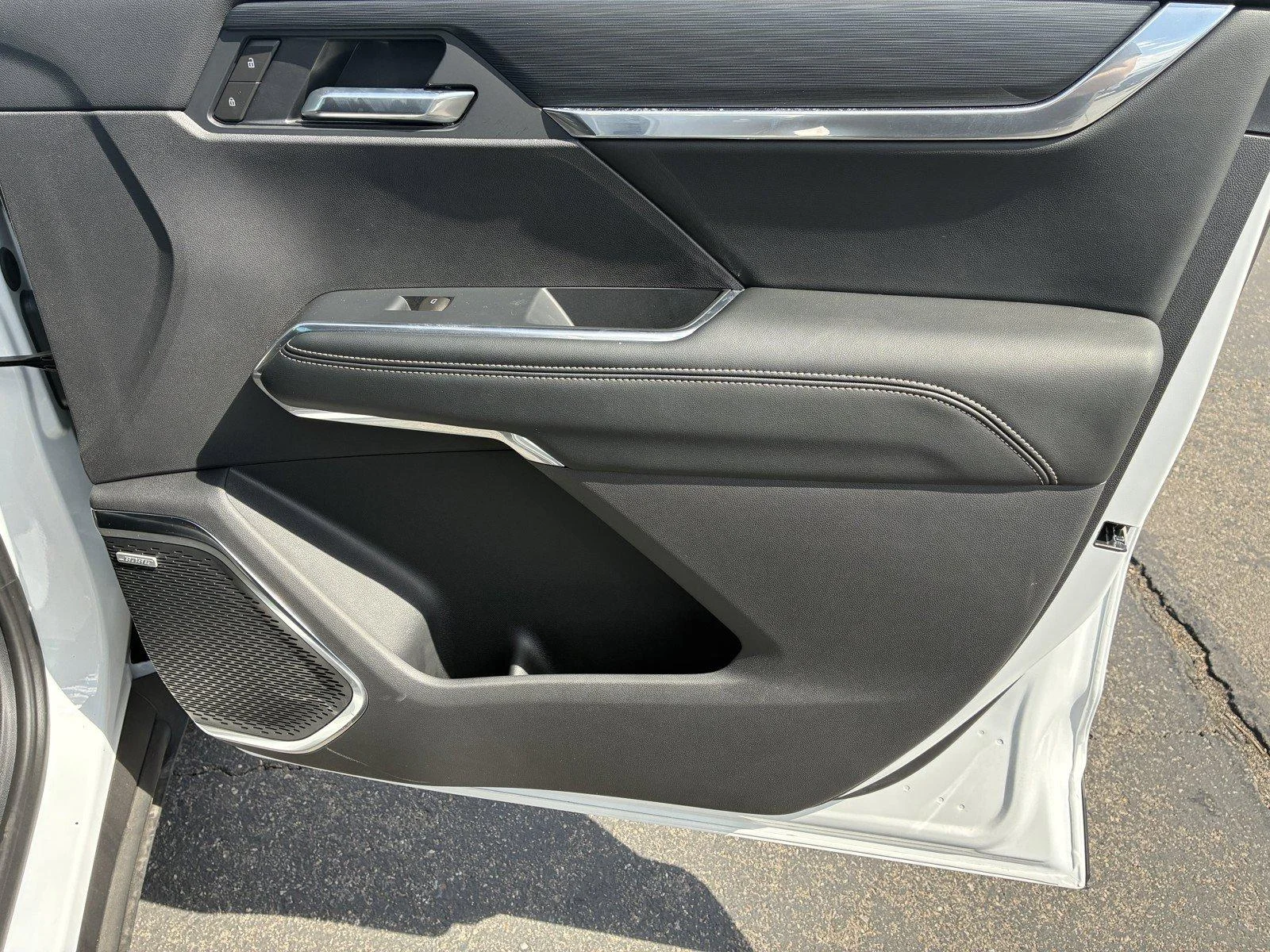 New 2026 Summit White GMC Elevation image 8
