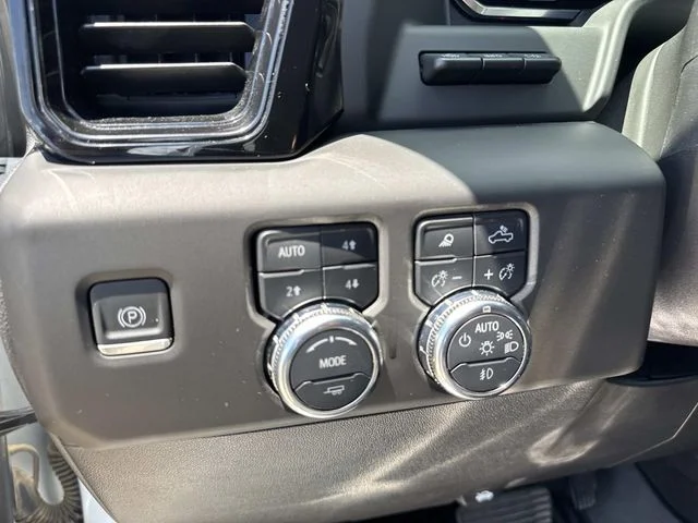 Used 2024 White GMC AT4 image 34