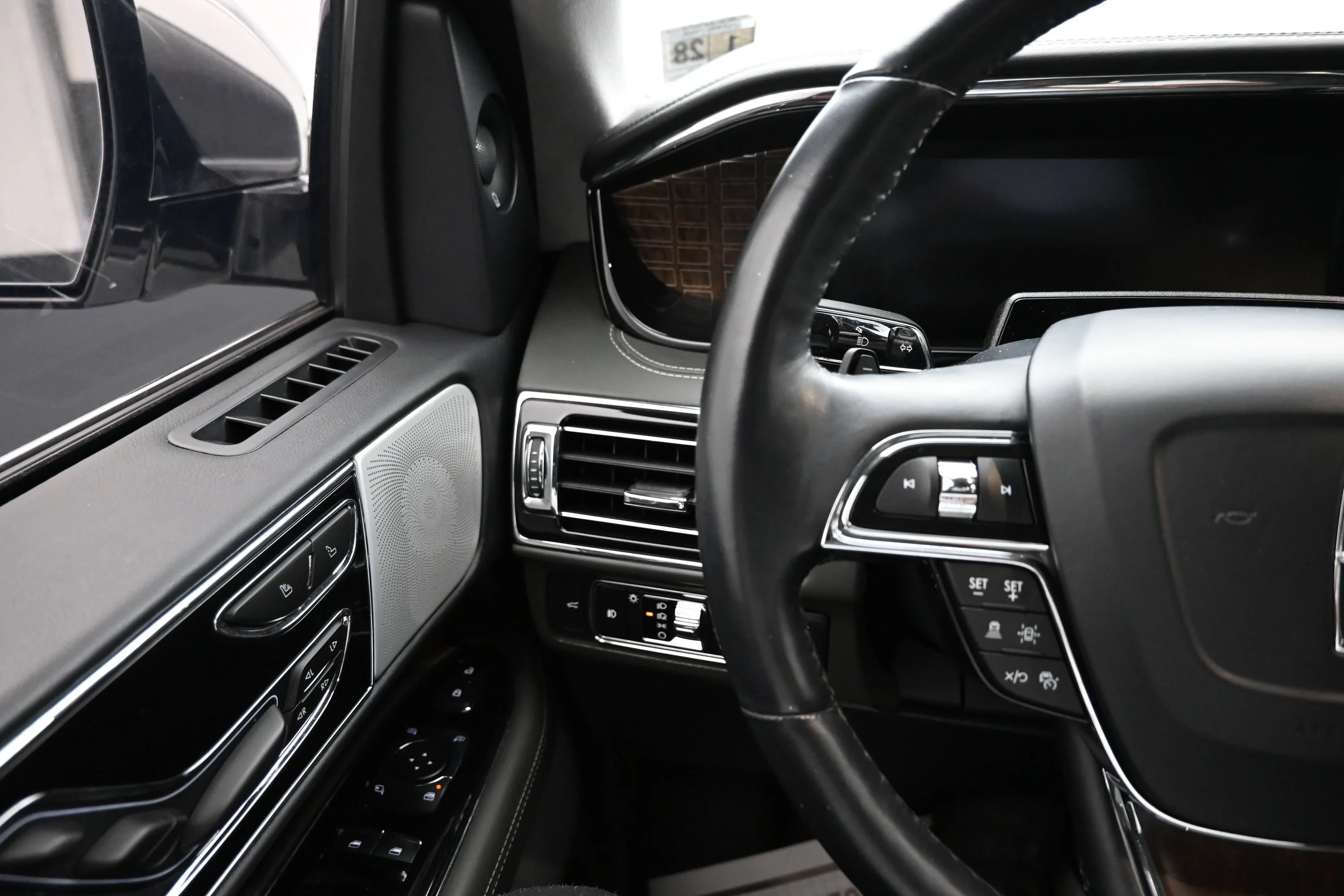 Used 2022  Lincoln Black Label image 23