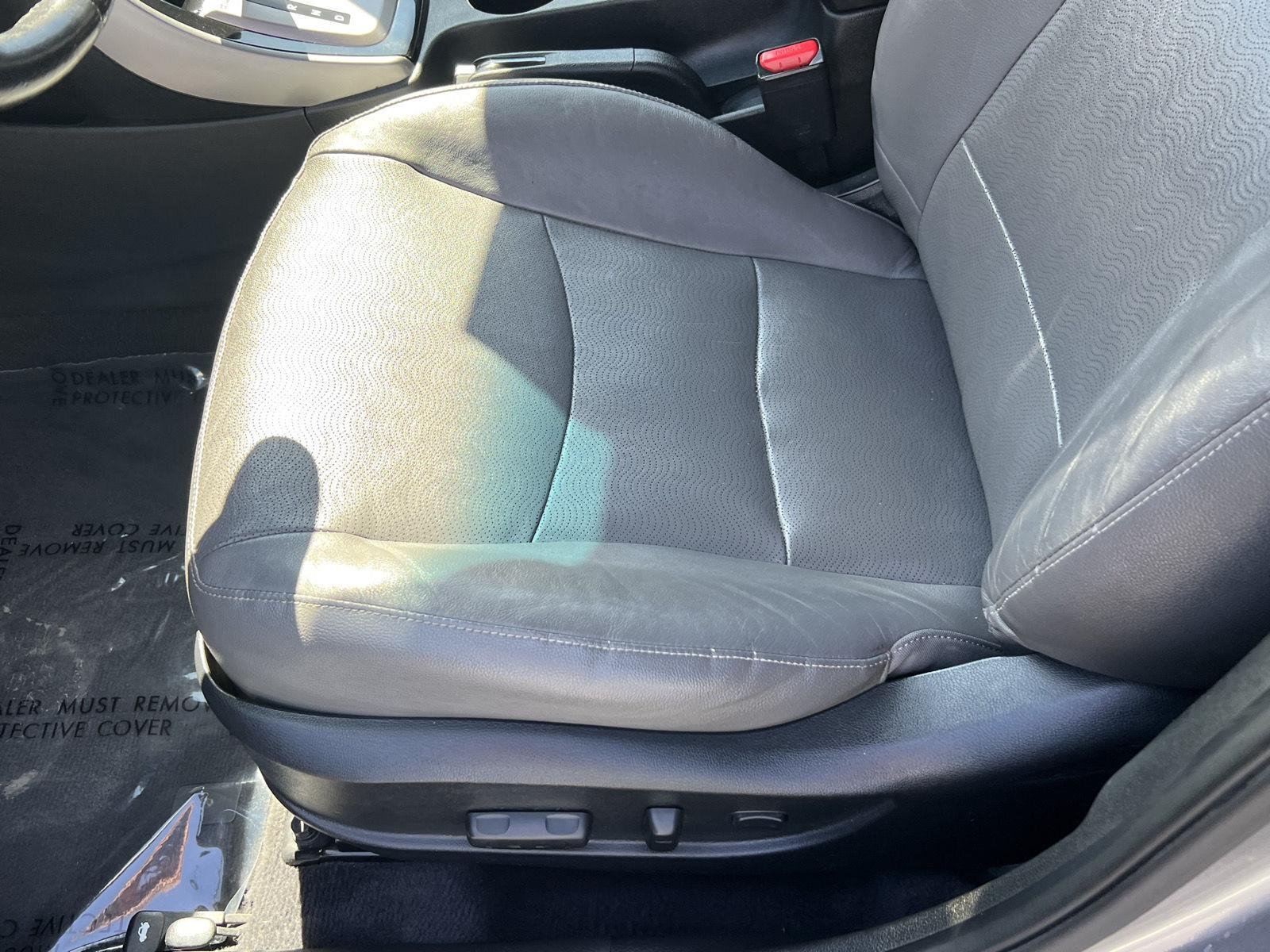 Used 2013 Titanium Gray Metallic Hyundai Limited image 31