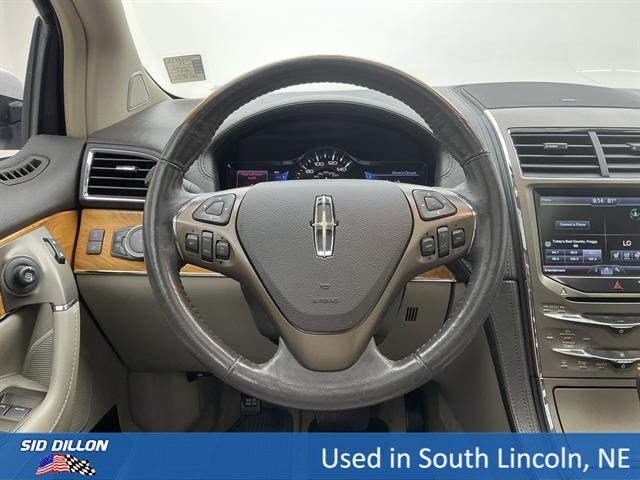 Used 2013 White Platinum Metallic Tri-Coat Lincoln AWD 4DR SUV image 20