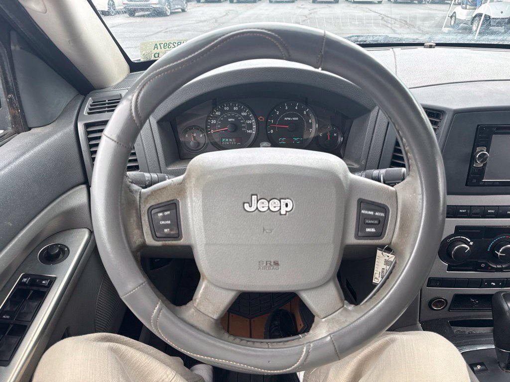 Used 2005 Silver Jeep Laredo image 18