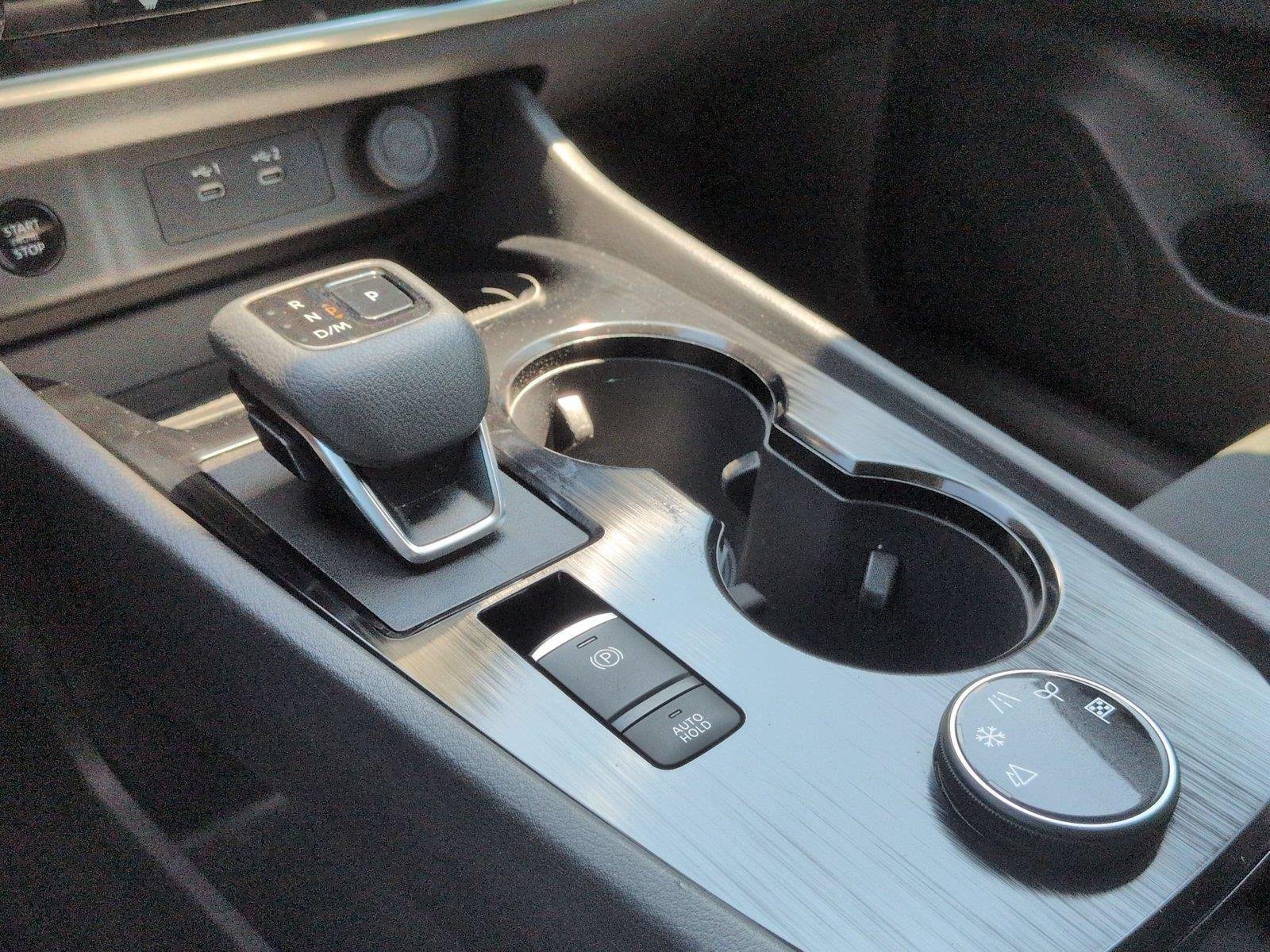 Used 2024 Glacier White Nissan S image 28